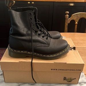 Dr. Martens 1460 PASCAL LACE UP VIRGINIA LEATHER BOOTS- New in box